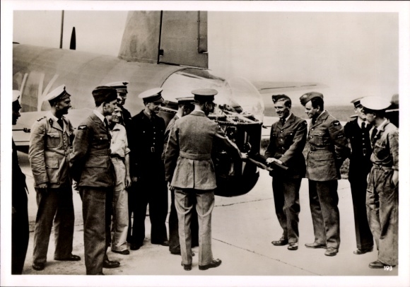 Photo Heinrich Hoffmann, Paris, French and English pilots, 150th anniversary of the French Revolution 1939