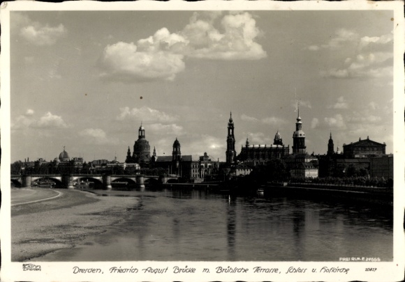 Postcard Dresden Altstadt, Frauenkirche, Hofkirche, Schloss