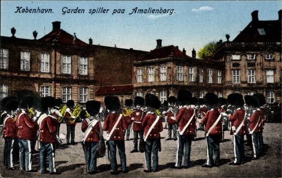 Postcard København Copenhagen Denmark, Garden spiller paa Amelienborg