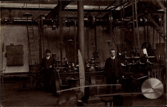 Photo Postcard Men in a workshop, large saw blade