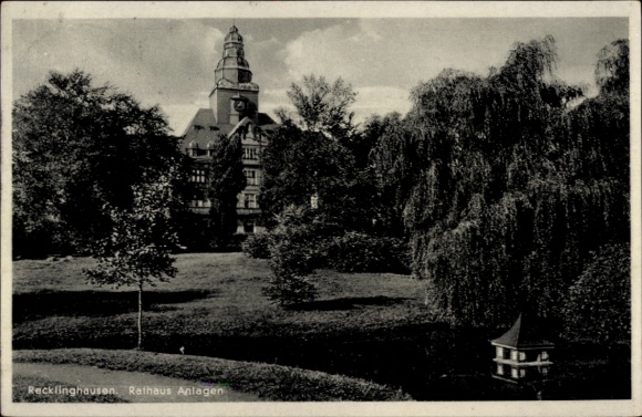 Ak Recklinghausen im Ruhrgebiet, Rathaus Anlagen, historische Architektur, parkähnliche Umgebung