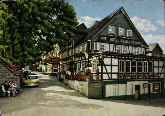 Ak Nordenau Schmallenberg im Sauerland, Hotel Gnacke, Autos