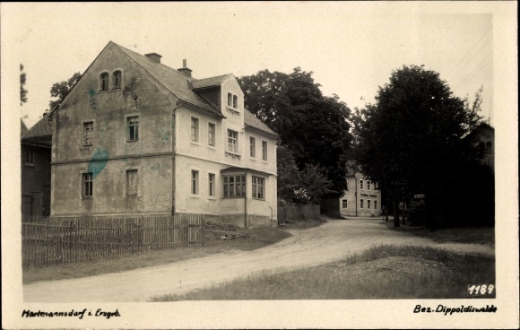 Photo Postcard Hartmannsdorf Reichenau Erzgebirge Saxony, residential building, inn