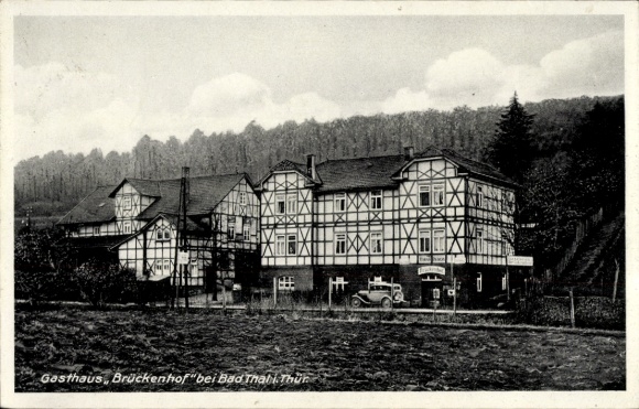 Postcard Bad Thal Ruhla in Thuringia, Gasthaus Brückenhof, half-timbered houses, car, forest in the background