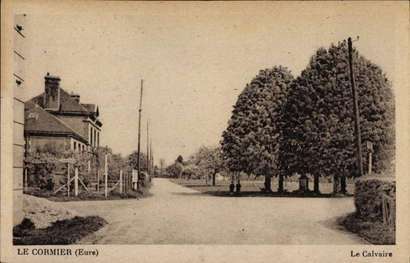 Ak Le Cormier Eure, Strasse in  große Bäume, alte Gebäude, ruhige Atmosphäre