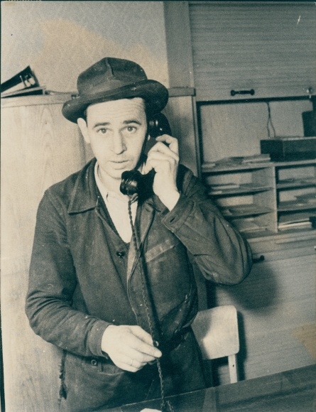 Photo Rostock in Mecklenburg-Western Pomerania, factory photo VEB shipyard Neptun, man on the phone