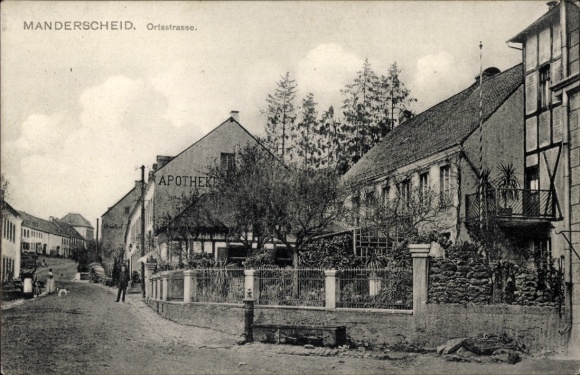 Ak Manderscheid in der Eifel Rheinland Pfalz, Ortsstraße, Apotheke