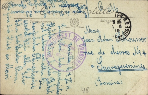 Ansichtkaart Versailles Yvelines, straat met mensen, paardenkoetsen, winkels