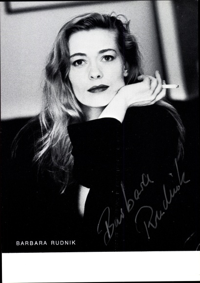 foto actrice Barbara Rudnik, portret met sigaret, handtekening