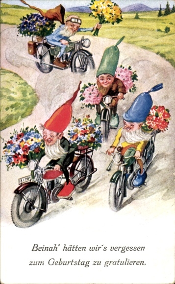Ak Glückwunsch Geburtstag, Zwerge fahren Motorräder, Gratulanten, Blumen