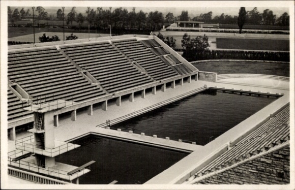 Postcard Berlin Charlottenburg Westend, Reichssportfeld, view from Deutsche Kampfbahn to swimming stadium