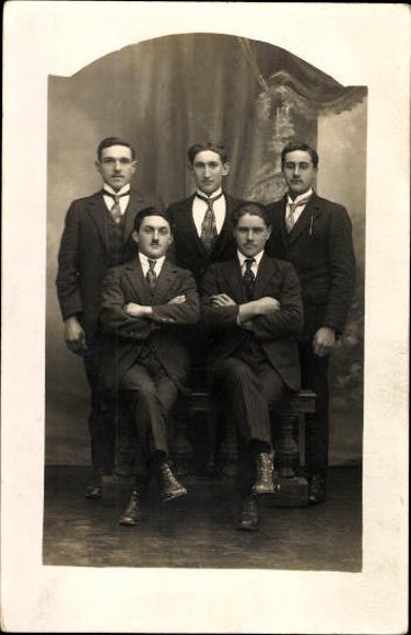 10 old photo PC groups of men, various motifs