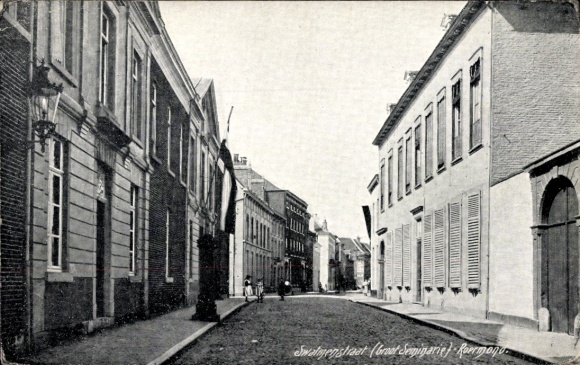 Postcard Roermond Limburg Netherlands, Swalenstraat, street view, buildings left and right