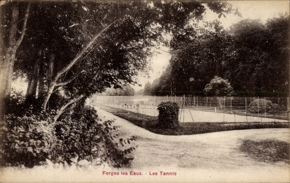 Ak Forges les Eaux Seine Maritime, tennisbanen, bomen, pad, goed onderhouden terrein