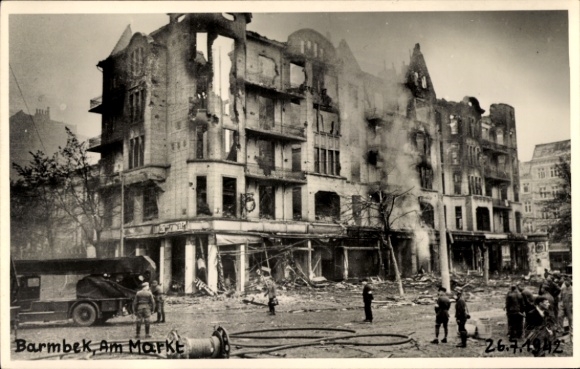 Photo Postcard Hamburg Barmbek, Am Markt, war damage, 26.7.1942