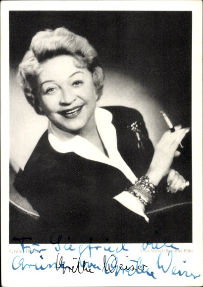 Postcard actress Grethe Weiser, portrait with cigarette, autograph
