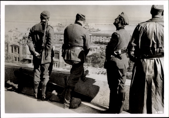 Photo Hoffmann, H., German soldiers in the port district of Odessa, Wehrmacht, Oct. 1941