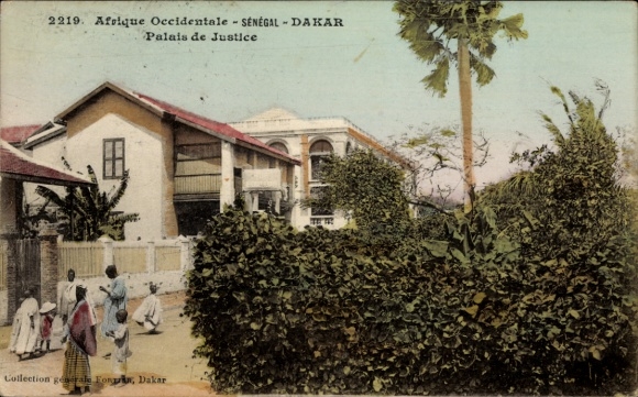 Ak Dakar Senegal, Palais de Justice,  Afrika, Menschen, Bäume, 