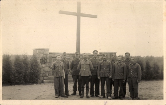 Foto Ak St. Arnold Neuenkirchen Nordrhein Westfalen, Ehrenmal 1945