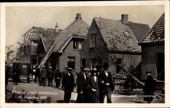 Postcard Borculo Gelderland, Burgemeester Bloemerstraat, Storm disaster, 10. August 1925
