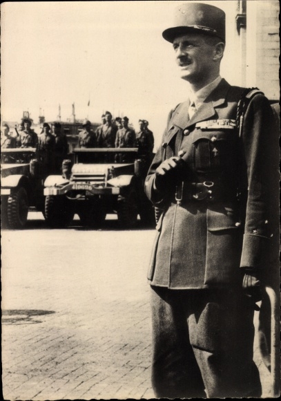 Postcard General Jacques Philippe Leclerc de Hauteclocque, portrait in Uniform