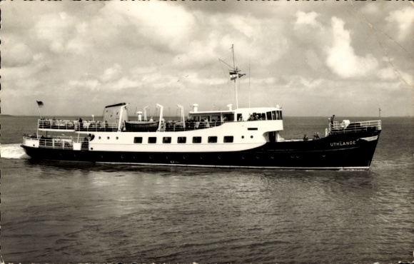 Ak Wyk auf Föhr Nordfriesland, Das Bild zeigt ein Schiff mit dem Namen Uthlande. Es ist ein sc...