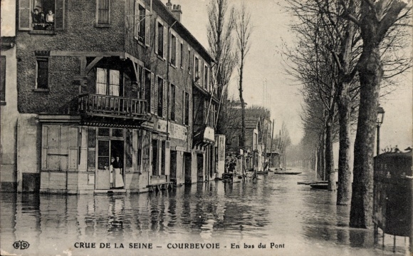 Postcard Courbevoie Hauts de Seine, Crue de la Seine, En bas du Pont