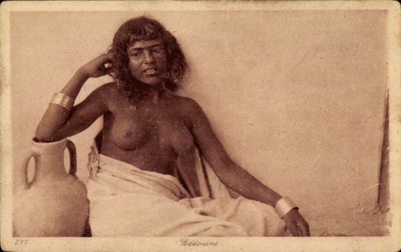 Ak portret van een Afrikaanse vrouw met blote borst, borsten, Maghreb