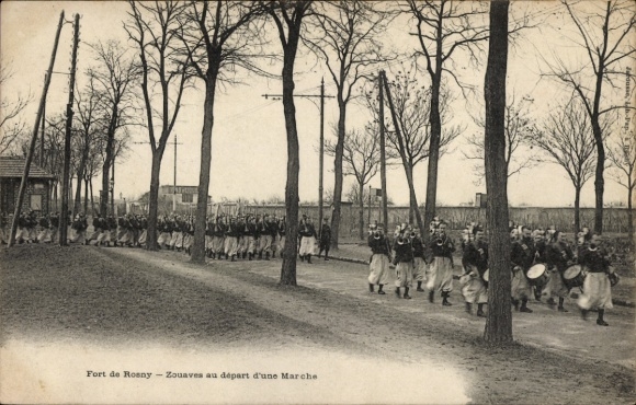 Postcard Rosny sous Bois Seine Saint Denis, Fort de Rosny, Zouaves on the march