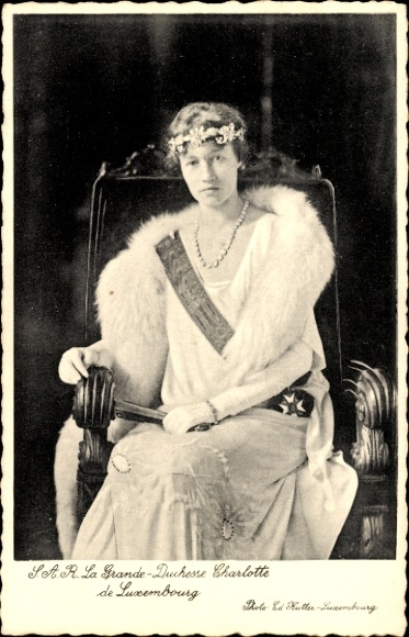 Postcard Grand Duchess Charlotte of Luxembourg, seated portrait