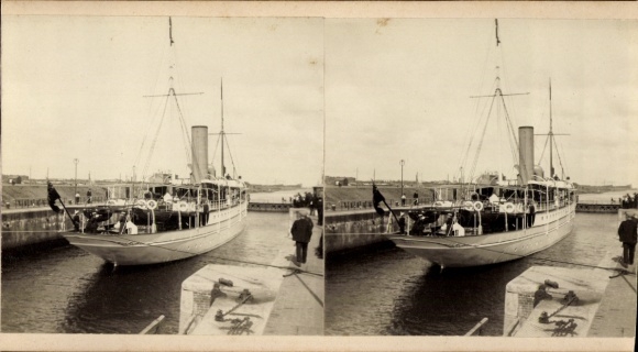 Stereo photo Ijmuiden Velsen North Holland Netherlands, English yacht in the lock