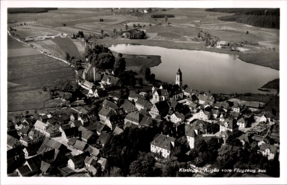Ak Waltershofen Kißlegg im Allgäu, Luftaufnahme von Kißlegg, Dorf mit Kirche und umliegenden Feld