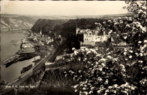 KP St. Goar am Rhein, widok na ruiny Rheinfels, Ren, statki na wodzie