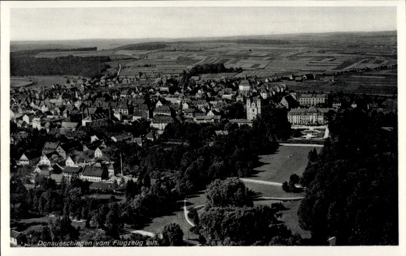 Ak Donaueschingen im Schwarzwald, Luftaufnahme von  Stadtansicht, Flugzeugfoto