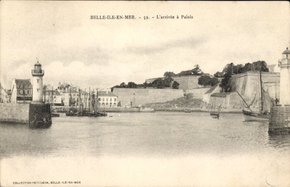 CPA Belle île dans la mer du Morbihan, L'arrivée à Palais, Phare
