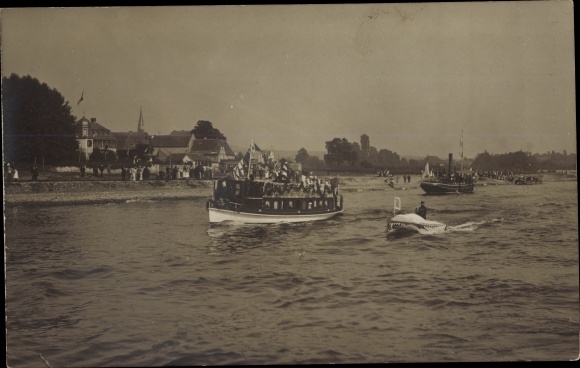 Photo PC Wiesbaden in Hesse, motorboat on the Rhine, saloon steamer