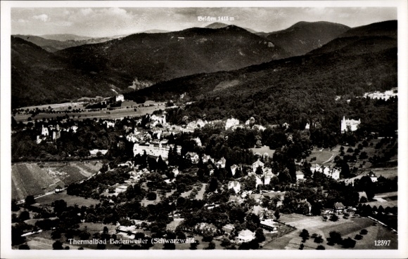 Ak Badenweiler im Schwarzwald, Thermalbad  Belchen, Schwarzwald, Luftaufnahme