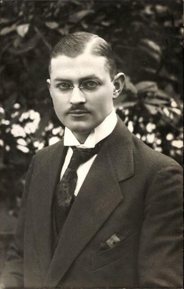 10 old photo PC men, various motifs