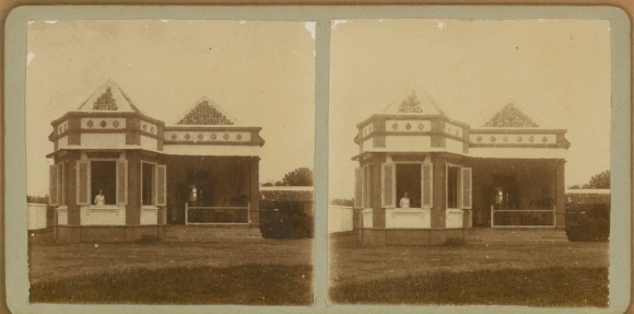 Stereo photo Perning Indonesia ?, part of a building 1914