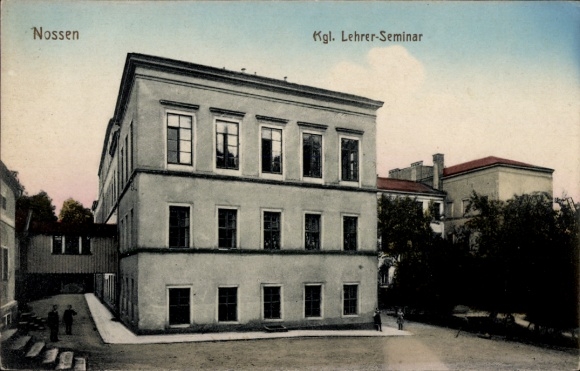 Postcard Nossen in Saxony, Royal Teachers' Seminary, building, garden, sky, people