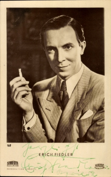Postcard actor Erich Fiedler, portrait with cigarette, autograph
