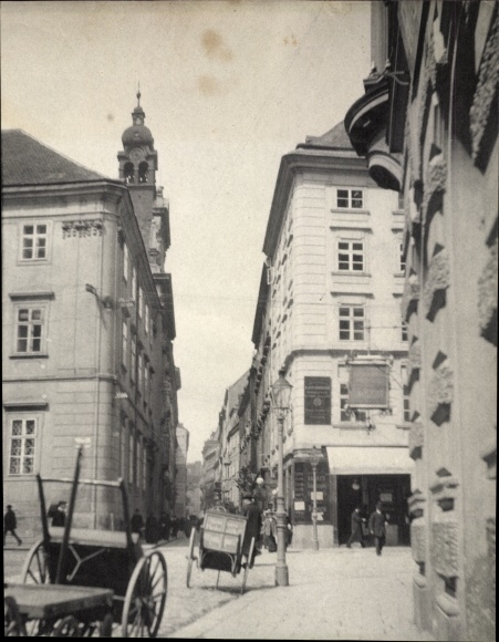 Photo Vienna, street section, church, wooden cart