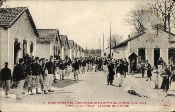 Ak Joinville le Pont Val de Marne, Ecole Normale de Gymnastique, Sortie de la soupe