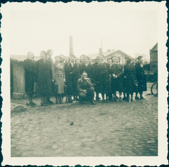Photo Postcard Klingenberg in the Erzgebirge of Saxony, group portrait
