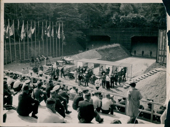 Foto Olympische Spiele 1936, Moderner Fünfkamp, Pistolenschießen