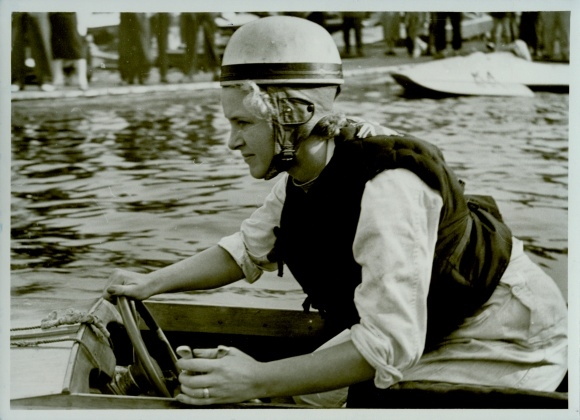 Photo International racing outboard class A up to 250 ccm, Grünau 1955, Margary Field, BORC London