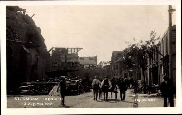 Postcard Borculo Gelderland, cylcoon 10 Augustus 1925, Bij de Kerk