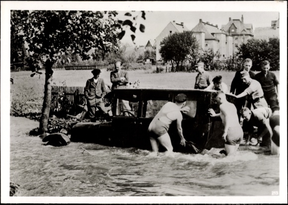 Foto H. Hoffmann, Unwetterschäden nach Überschwemmungen in Sachsen, Wehrmacht, SA Mann, Juli 1939