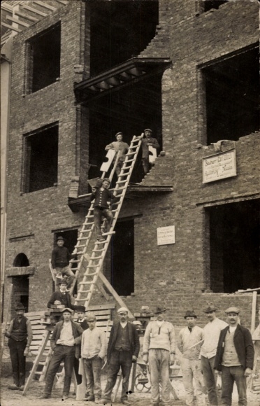 Foto Ak Oberkassel Düsseldorf am Rhein, Baustelle, Leiter, Männer