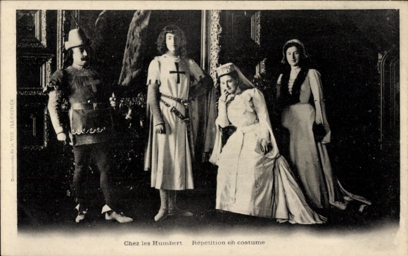 Ak Menschen in Theaterkostümen, Theater, Schauspieler